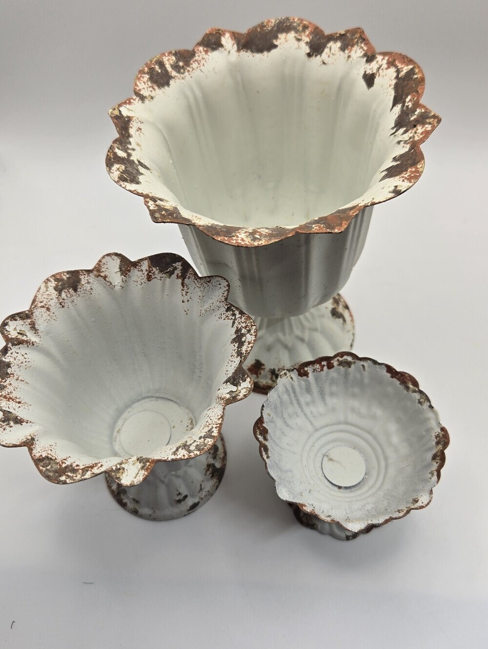 Set Of 3 Nesting Mini Planters Rustic Metal Scalloped Edges Home Decor - Picture 2 of 9